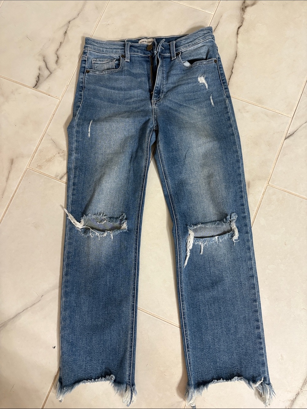 Sneak Peek Distressed Straight Jeans in Medium Blue